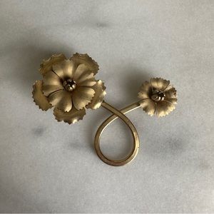 VINTAGE • Oversized Antique Flower Brooch Floral Brassy Copper Boho Retro Witch